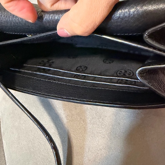 Tory Burch Britten Combo Crossbody Bag - Black Pebbled Leather - Gold Hardware - Picture 8 of 11